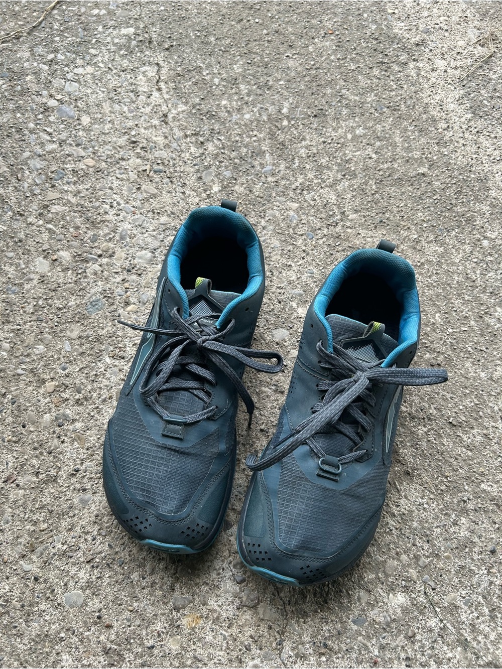Altra  peak 5 Athletic Sneakers with Blue Lining Sz 11.5